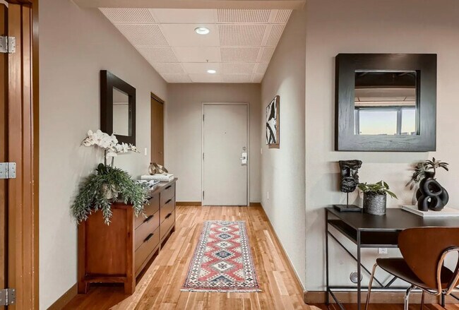 Building Photo - 100 Park Ave W