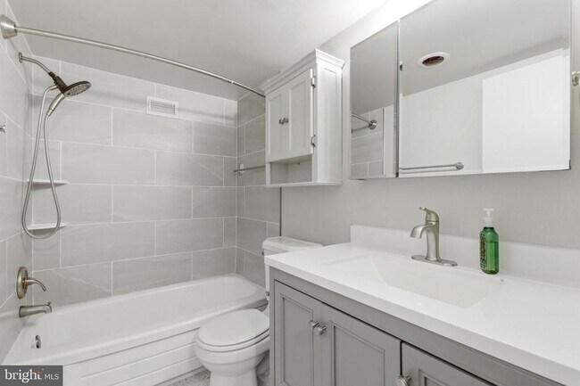 Building Photo - 1300 Army Navy Dr