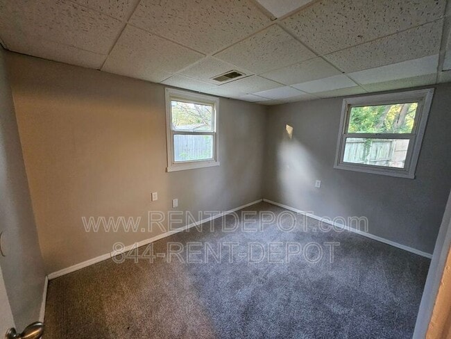 Building Photo - 2619 S St James Blvd
