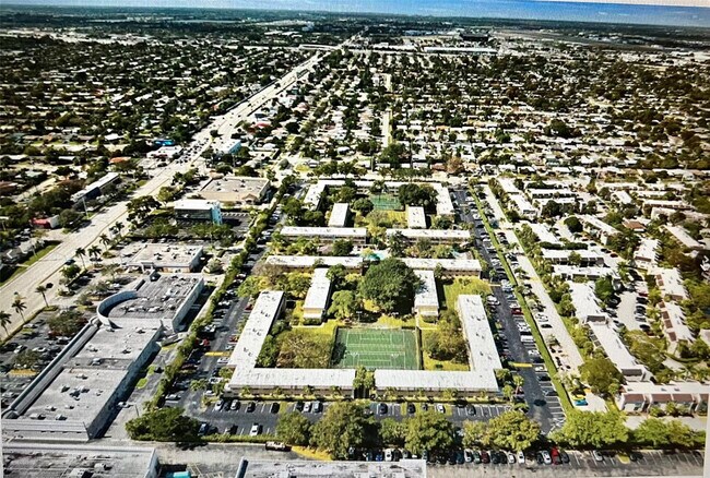 Building Photo - 5150 NE 6th Ave