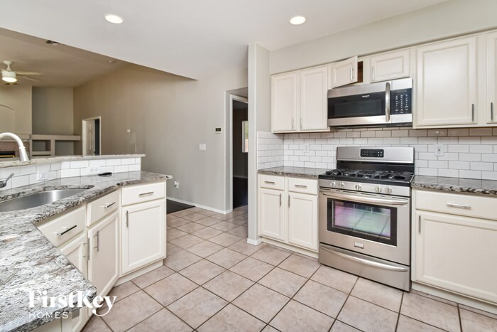 Building Photo - 1701 N Hayden Dr
