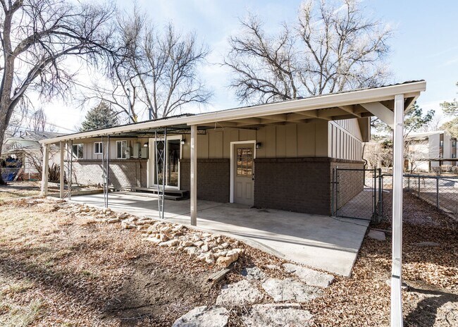 Building Photo - Newly Remodeled 5 Bed Home with Huge Yard