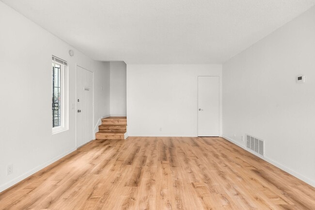 Building Photo - Fully Renovated 3-Bedroom Home in the South Bay Townhomes Community!