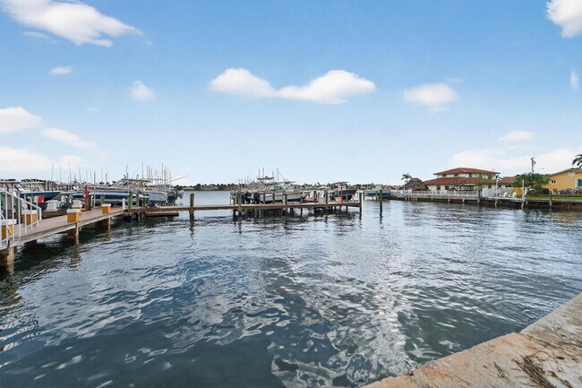 Building Photo - 167 Yacht Club Way