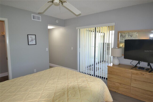 Building Photo - 284 Woodlake Wynde
