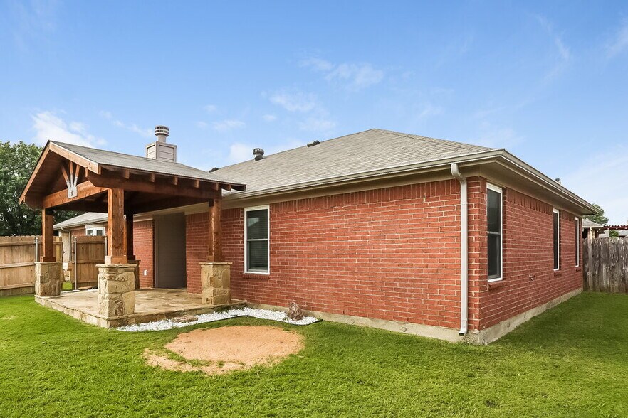 Building Photo - 10921 Emerald Park Ln
