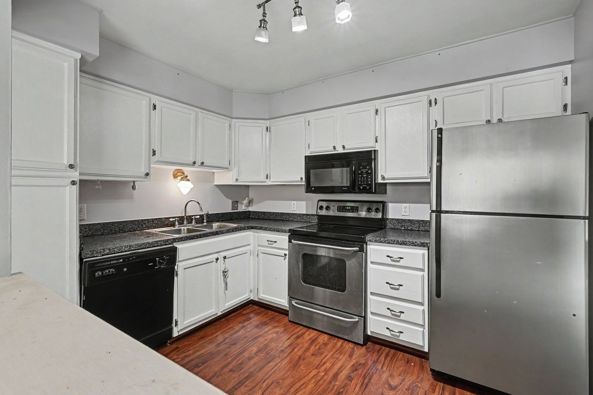 Building Photo - 24225 Evergreen Rd