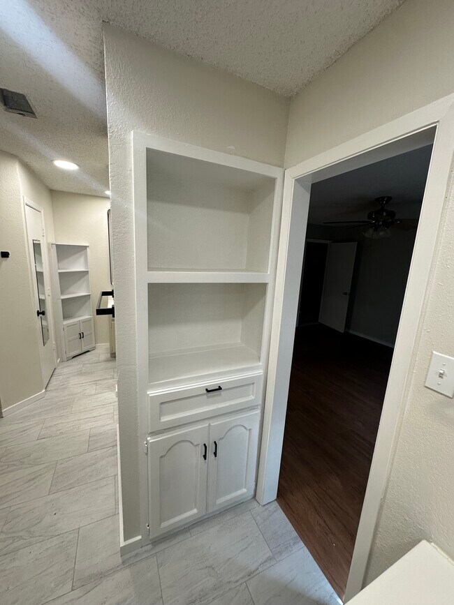 Building Photo - 8608 Brookridge Dr