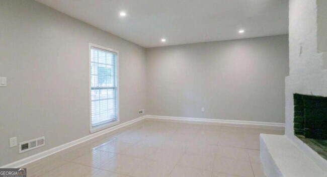 Building Photo - 3409 Hyland Dr