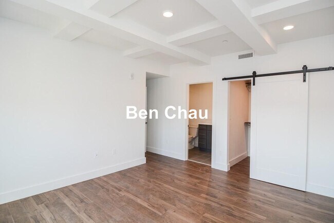 Building Photo - 26 Hichborn St