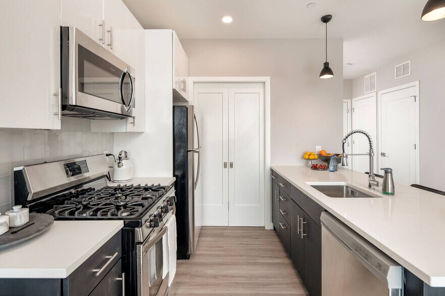 Building Photo - 240 Congress Ave