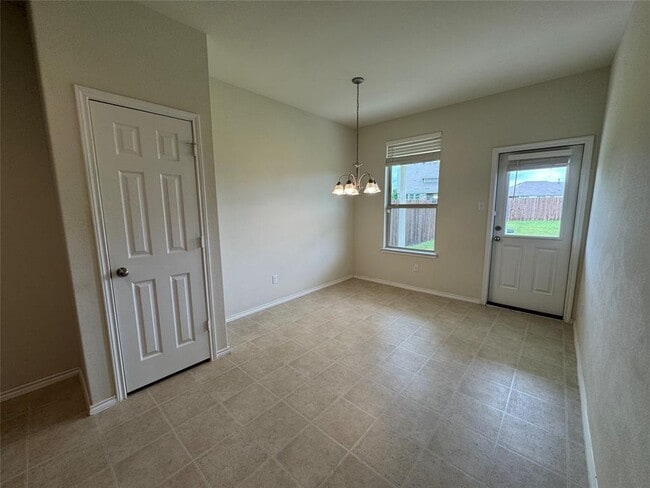 Building Photo - 250 Zuma Dr