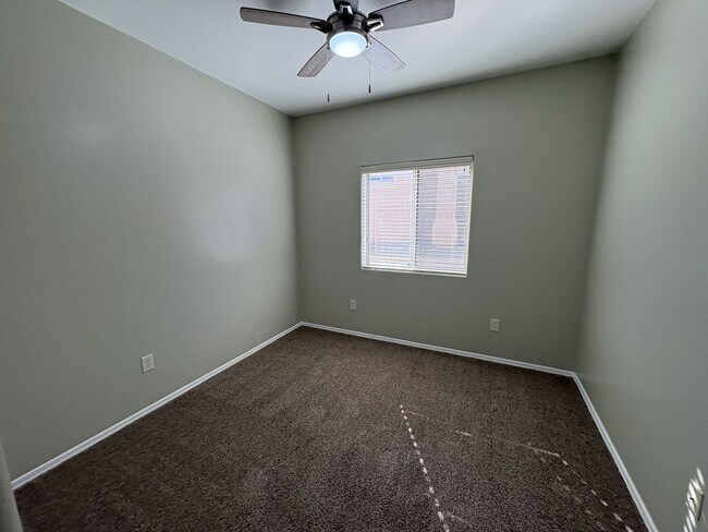 Building Photo - Move in ready Vail School District