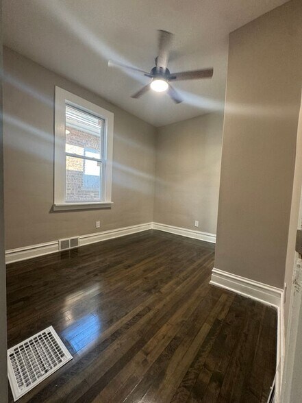 Building Photo - 2704 W 15th Ave