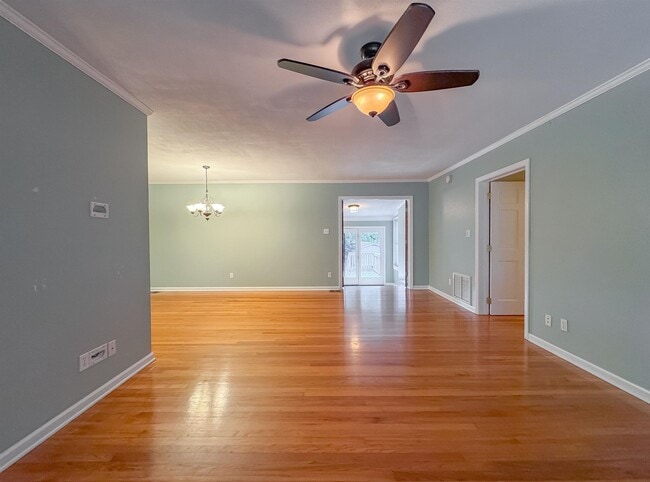 Building Photo - 2605 Lotus Dr