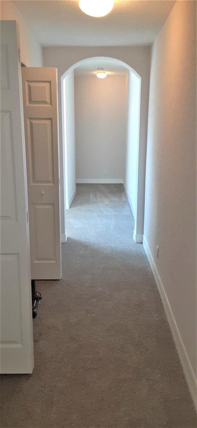 Building Photo - 909 NW 18th Ave