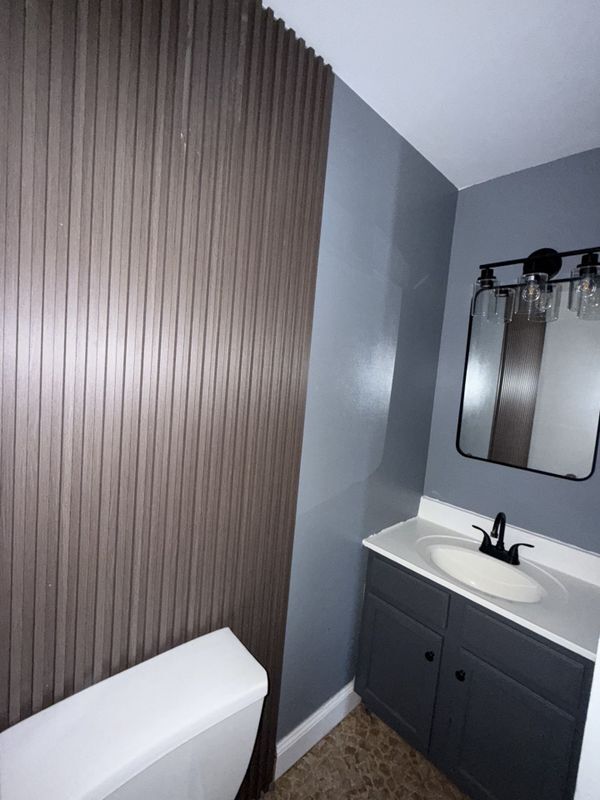 Building Photo - 132 E Main St