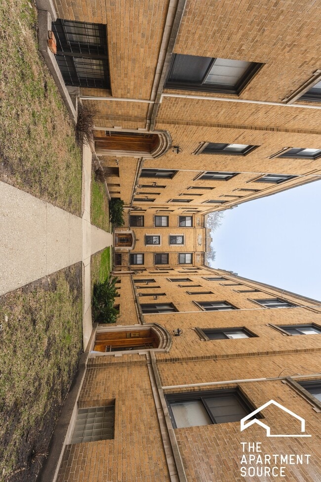 Building Photo - 2237 N Bissell St