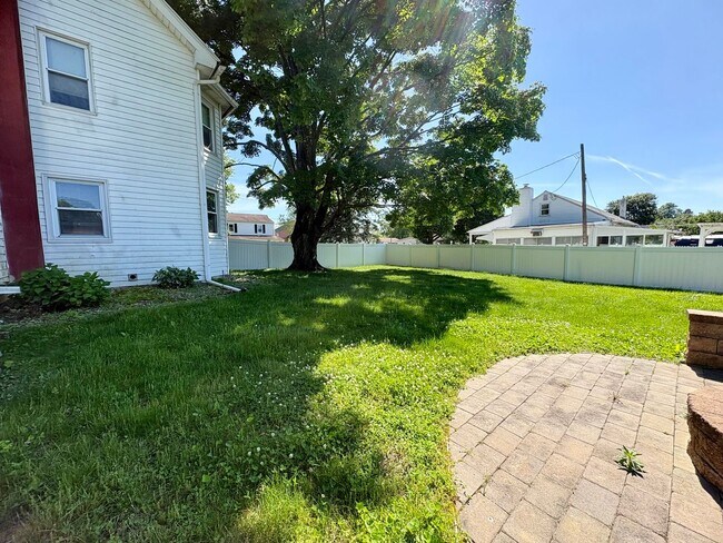 Building Photo - 4 Bedroom 2 Bathroom in Harrisburg!