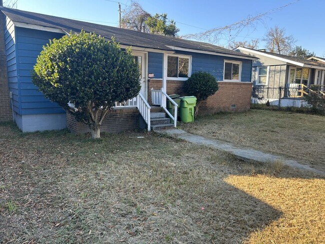 Building Photo - 3 Bed, 1 Bath Home