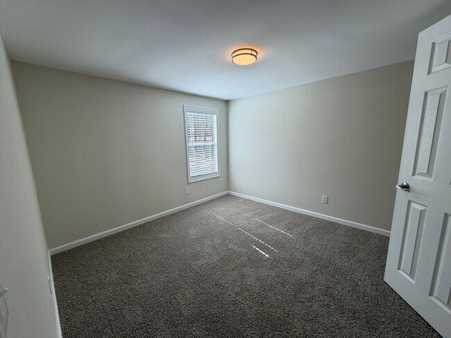 Building Photo - 22 Lee Rd 242