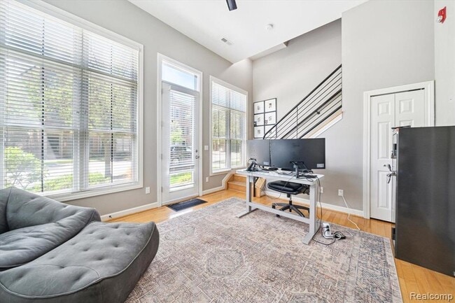 Building Photo - 537 Lewis St