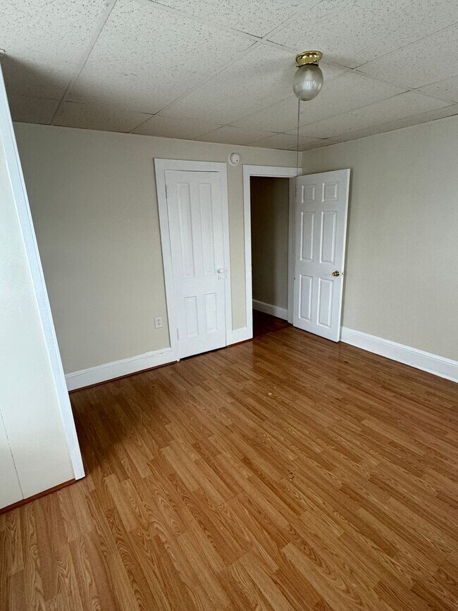 Building Photo - 705 Forest Dr