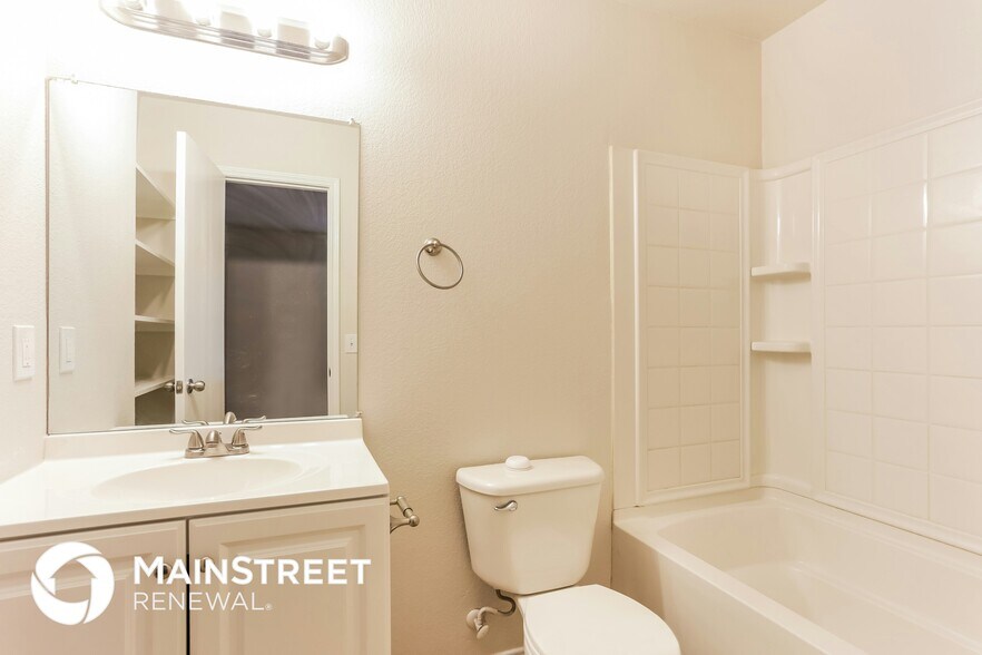 Building Photo - 10620 Astor Dr