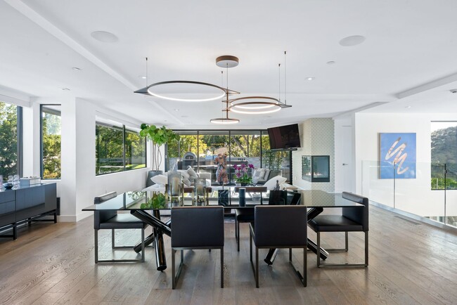 Building Photo - Prestigious Hollywood Hills Home for Rent