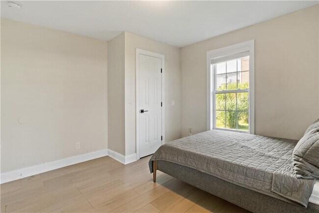 Building Photo - 11 Defelice Rd