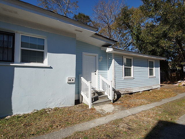 Building Photo - Charming 2-Bedroom Retreat in Vibrant Charleston  Perfect for Cozy Living!