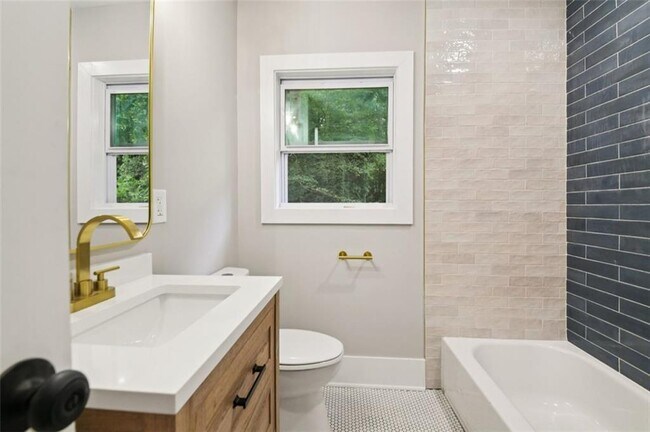 Building Photo - 2909 Diana Dr SW