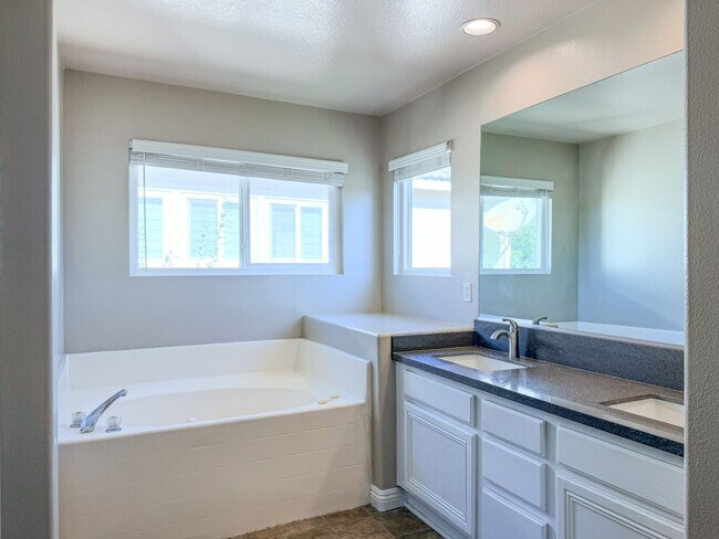 Building Photo - 818 Navigator Way