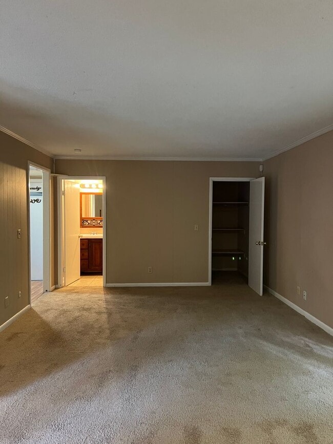 Building Photo - 110 Laurel Cir