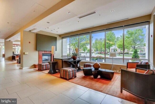Building Photo - 5750 Bou Ave