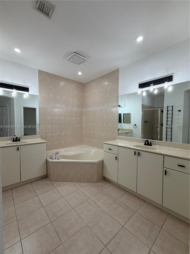 Building Photo - 8415 NW 108th Pl