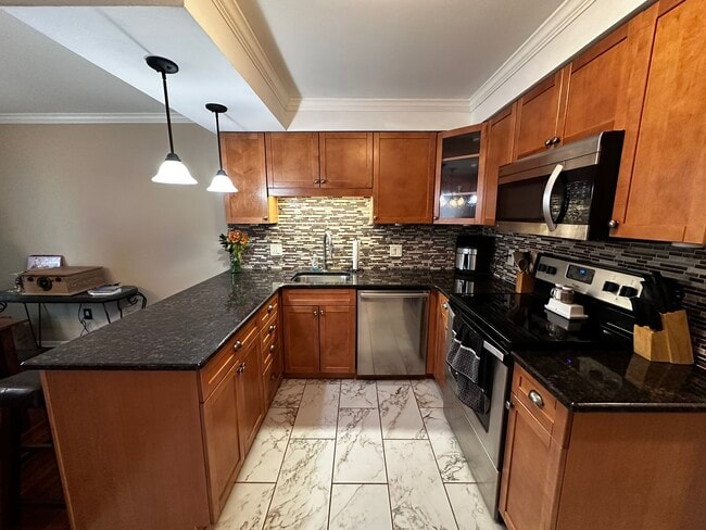 Building Photo - 39D Beehunter Ct