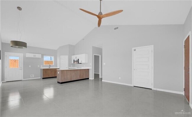 Building Photo - 11 Oriole Rd