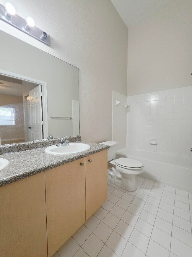 Building Photo - 260 Crestwood Cir