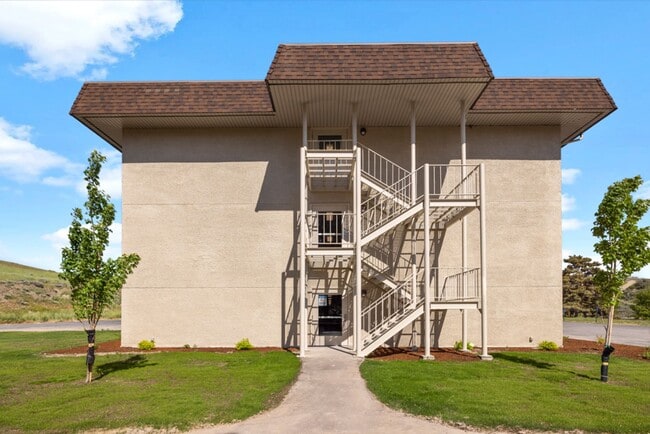 Building Photo - Desired 1 Bed 1 Bath with Great Views in a...