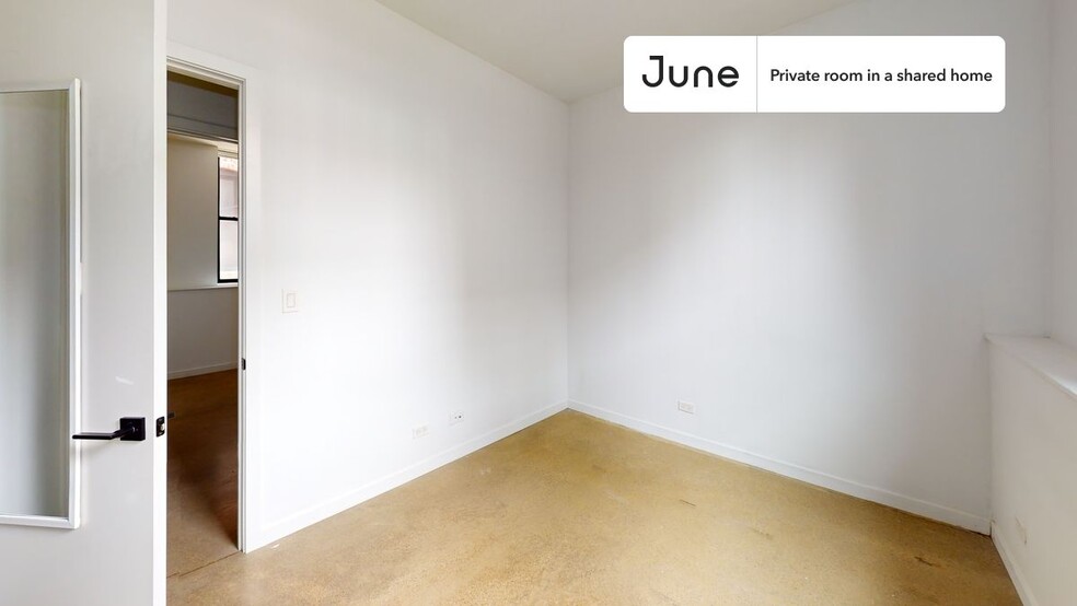 Building Photo - Private bedroom in 4 bed/3.5 bath Home