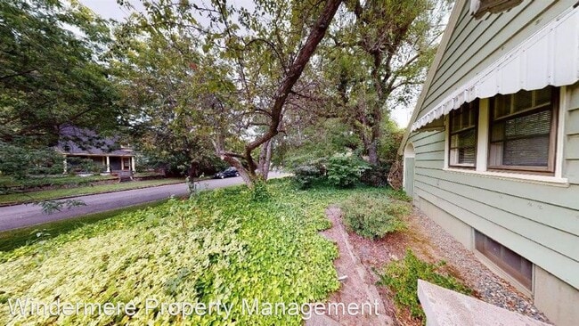 Building Photo - 3 br, 1.5 bath House - 217 Howard Street