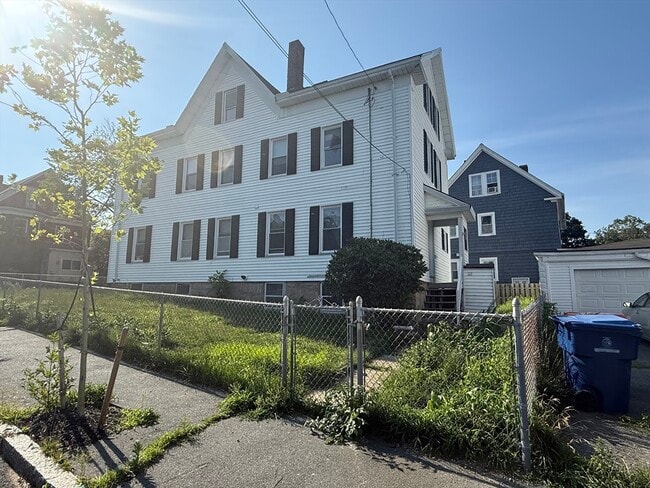 Building Photo - 376 Summer St
