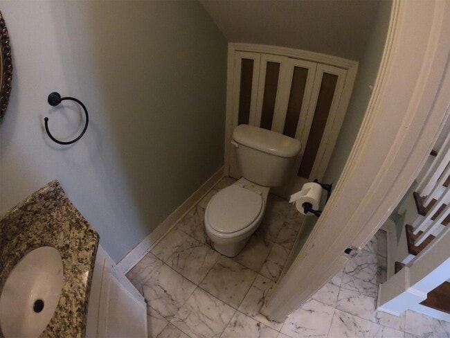 Building Photo - 824 Oakwood St