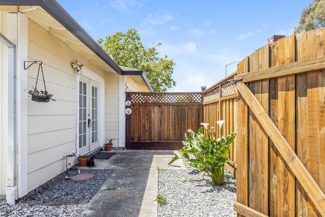 Building Photo - PURE Property Management Presents: Delightful 4 Bed 2 Bath Near Pioneer Park