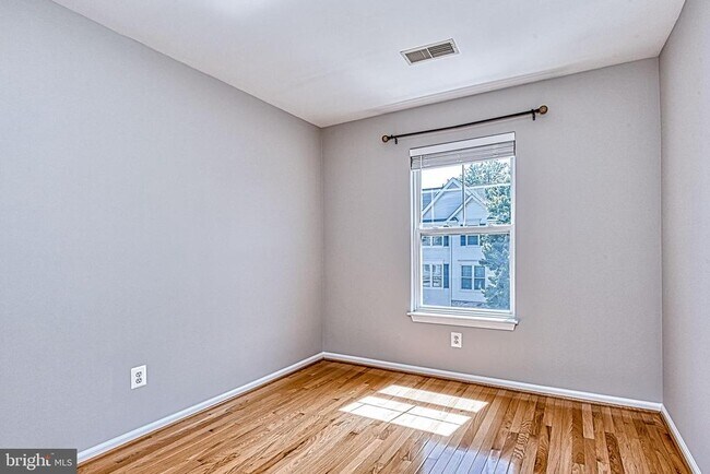 Building Photo - 13416 Burrough Farm Dr