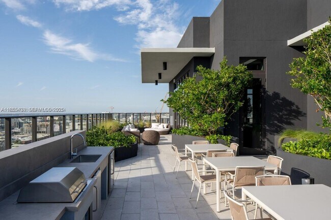 Building Photo - 23 NE 17th Ter