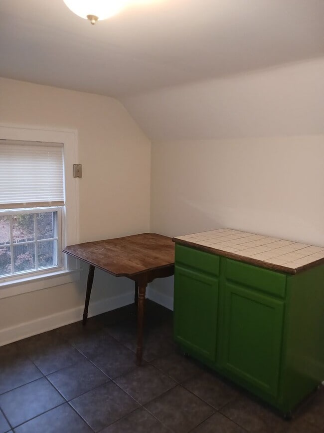 Building Photo - 173 Upland Avenue