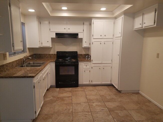 Kitchen - 768 Freeman Ave