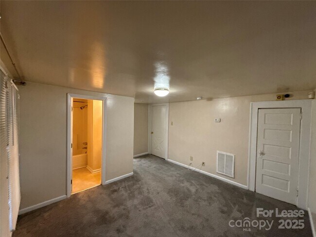 Building Photo - 1433 Pecan Ave